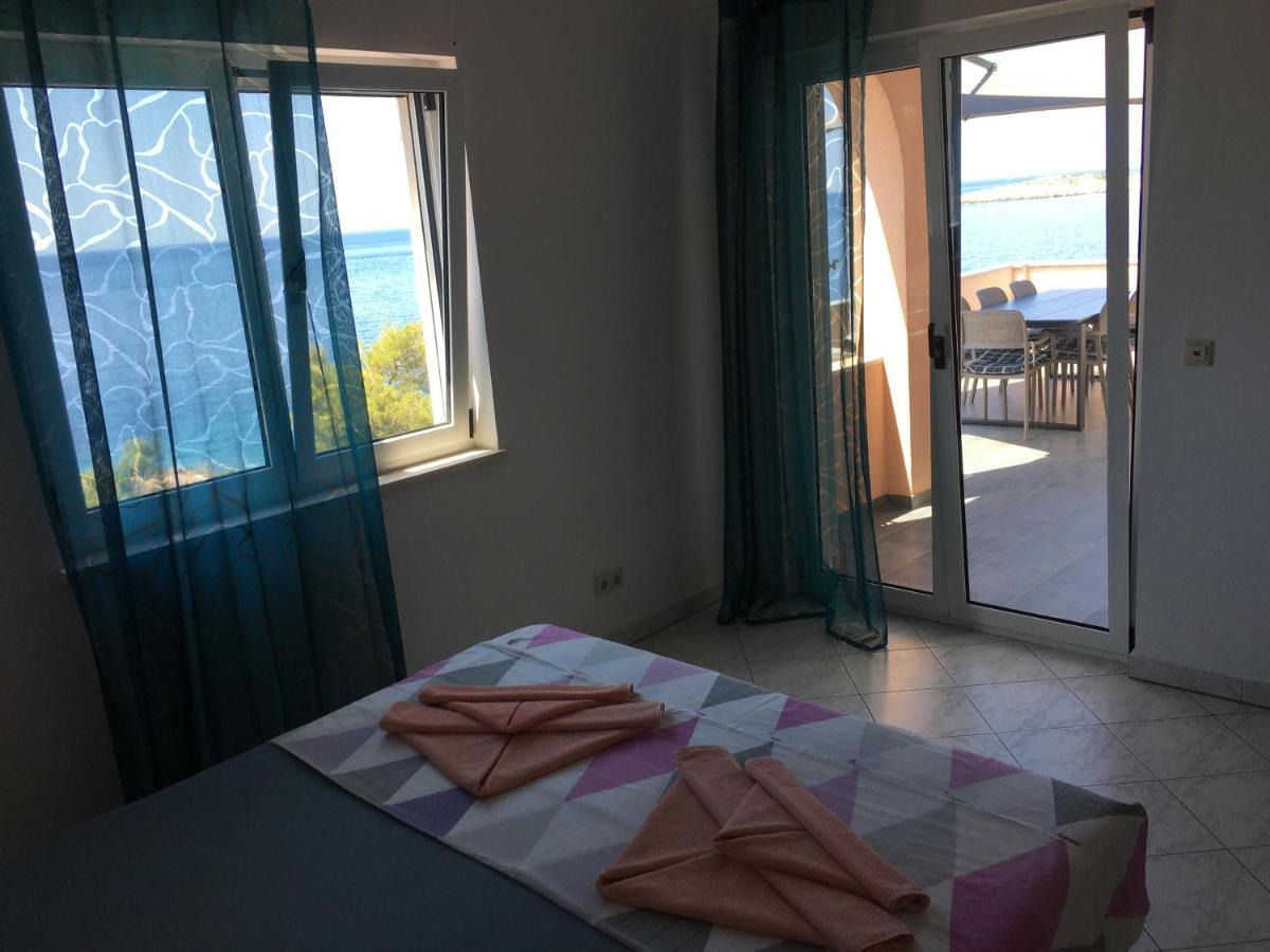 Direkt Am Meer-Apartments Puntaplanka Рогозница Екстериор снимка