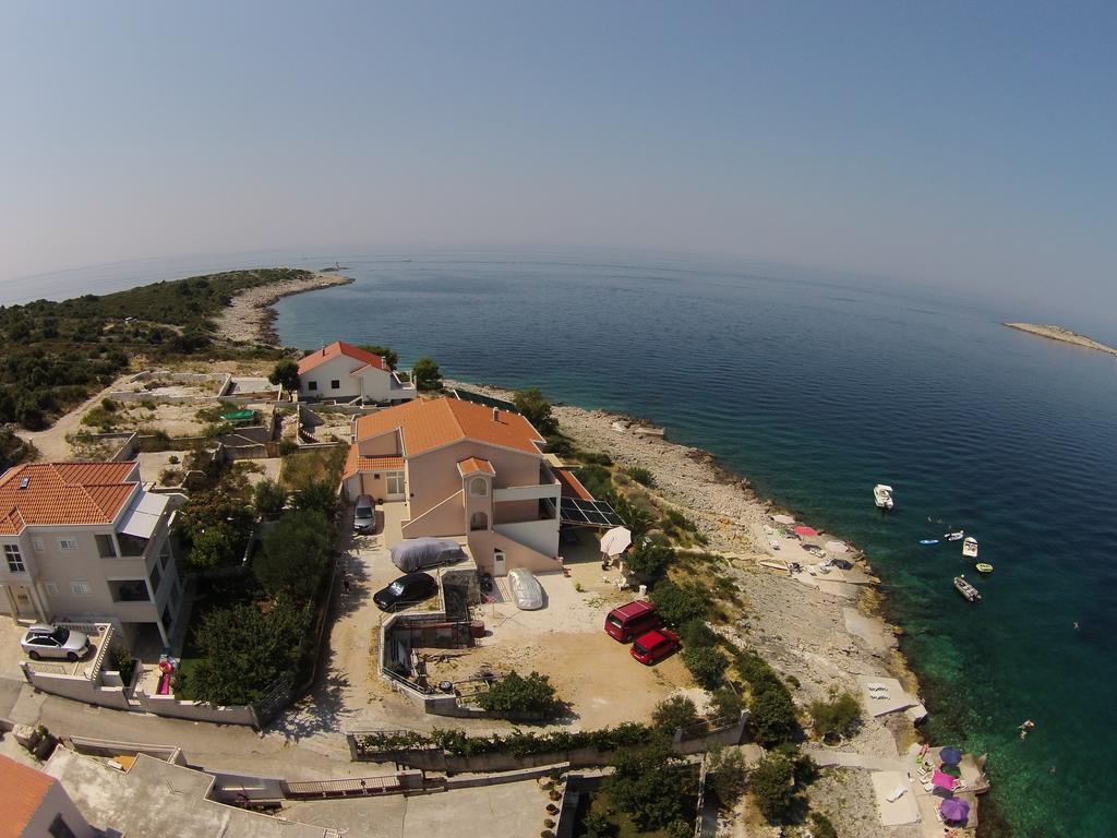 Direkt Am Meer-Apartments Puntaplanka Рогозница Екстериор снимка