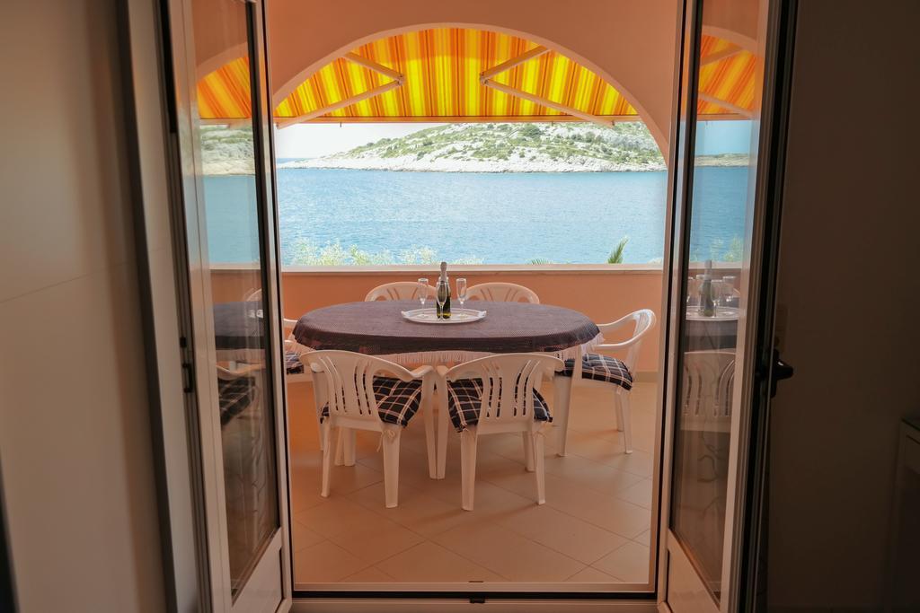 Direkt Am Meer-Apartments Puntaplanka Рогозница Екстериор снимка
