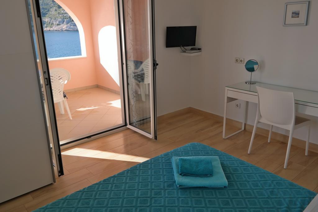 Direkt Am Meer-Apartments Puntaplanka Рогозница Екстериор снимка