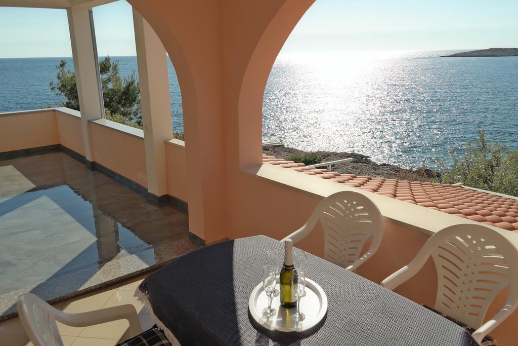 Direkt Am Meer-Apartments Puntaplanka Рогозница Екстериор снимка