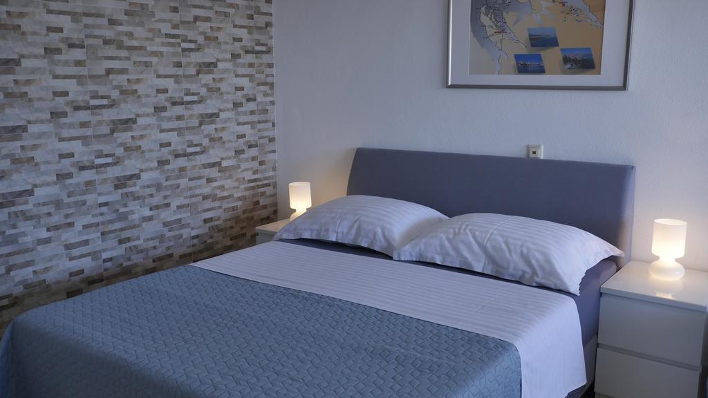 Direkt Am Meer-Apartments Puntaplanka Рогозница Екстериор снимка