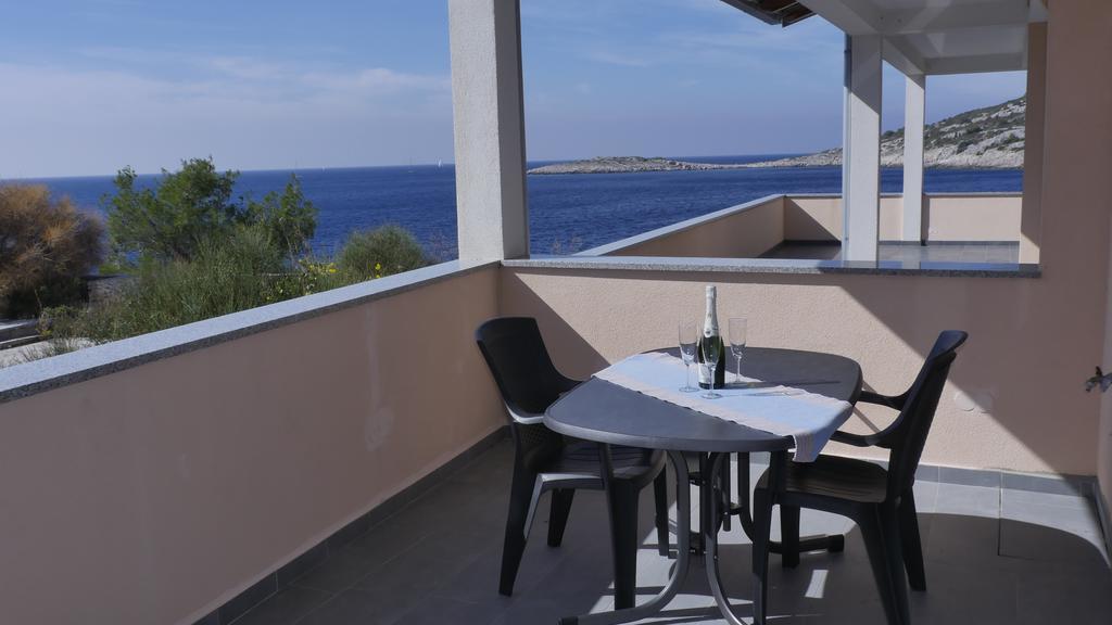 Direkt Am Meer-Apartments Puntaplanka Рогозница Екстериор снимка