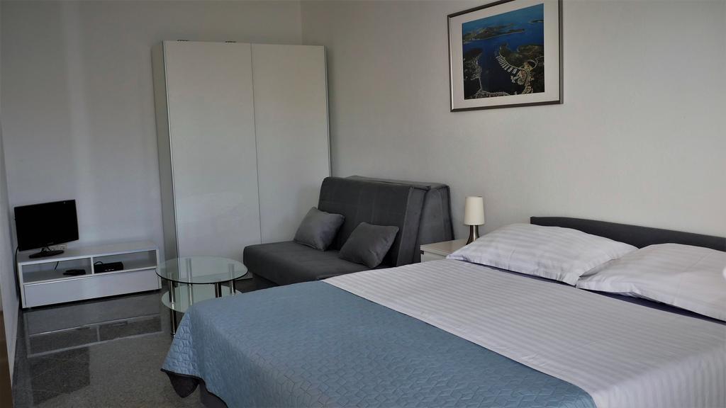 Direkt Am Meer-Apartments Puntaplanka Рогозница Екстериор снимка